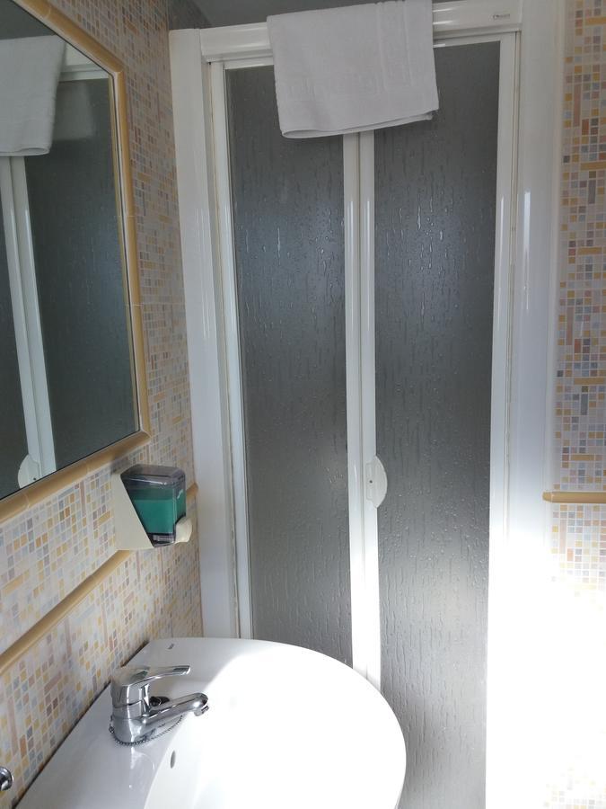 Hostal La Pilarica Paterna Exteriér fotografie