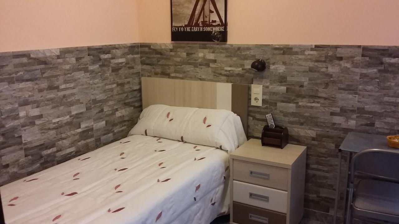 Hostal La Pilarica Paterna Exteriér fotografie